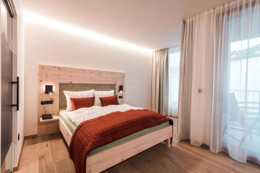Deluxe King Suite room - Image 1