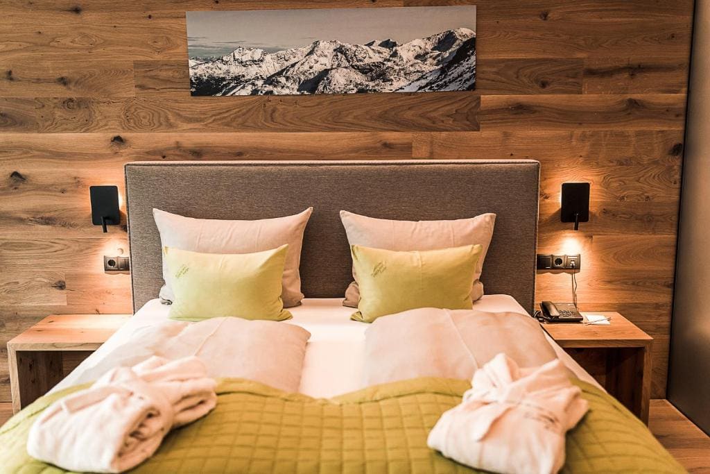 Superior Double Room with Valley View room - Image 2