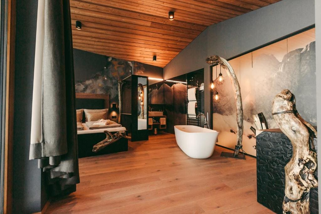 Deluxe King Suite room - Image 2