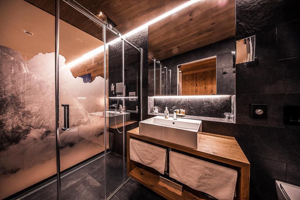 Double or Twin Room with Balcony room - Image 2