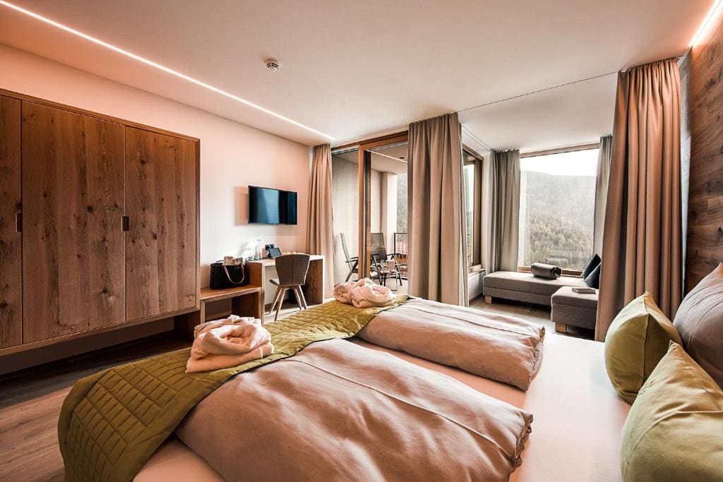 Superior Double Room with Valley View room - Image 3