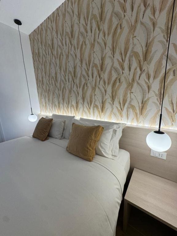 Double Room with Balcony room - Image 2
