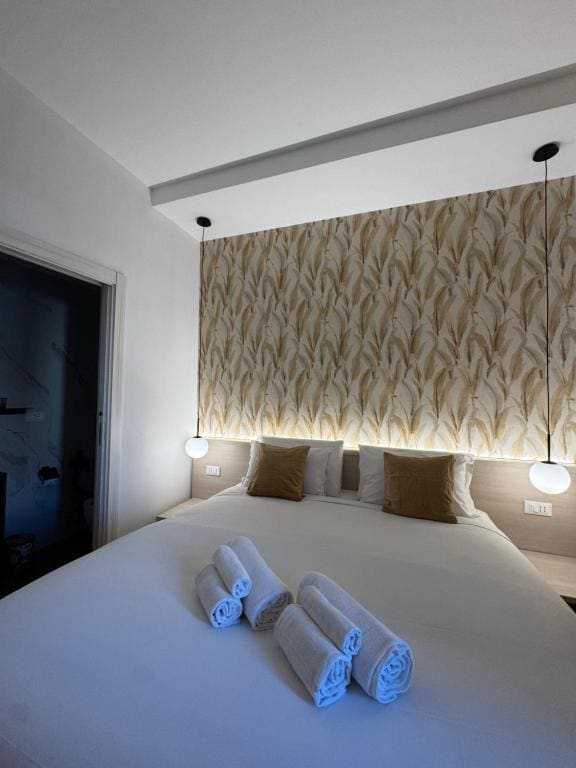 Double Room with Balcony room - Image 3