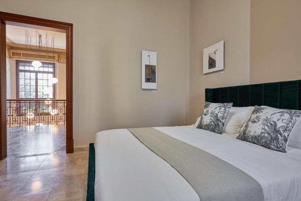 Deluxe King Room room - Image 1