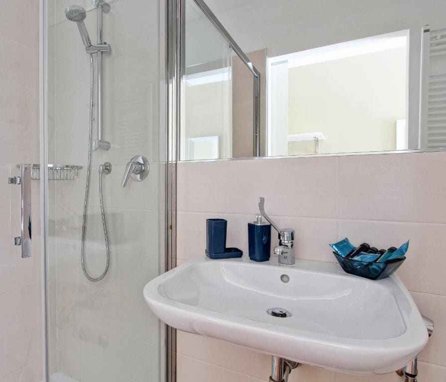 Budget Double Room room - Image 2