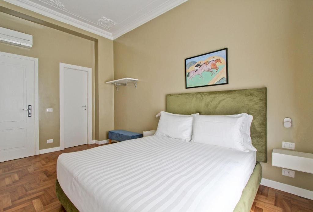 Deluxe Room room - Image 2