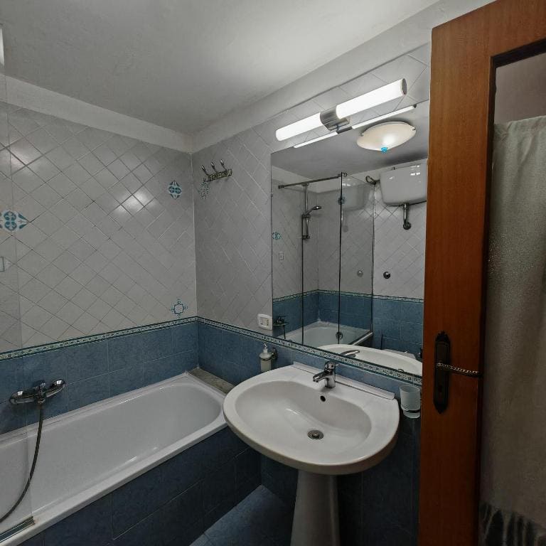 Family Room with Balcony room - Image 3