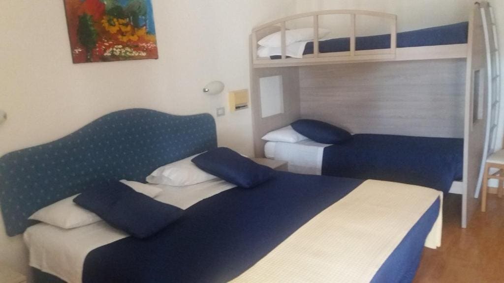 Quadruple Room room - Image 2