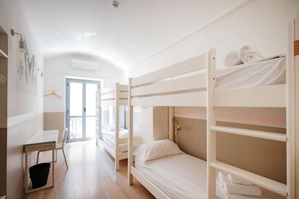 Single Bed in Mixed Dormitory Room - 5 beds room - Image 3