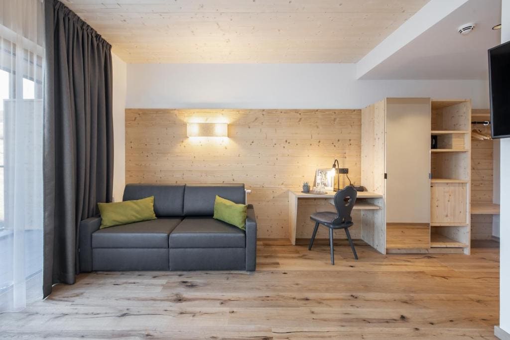 Deluxe Double Room with Balcony room - Image 1