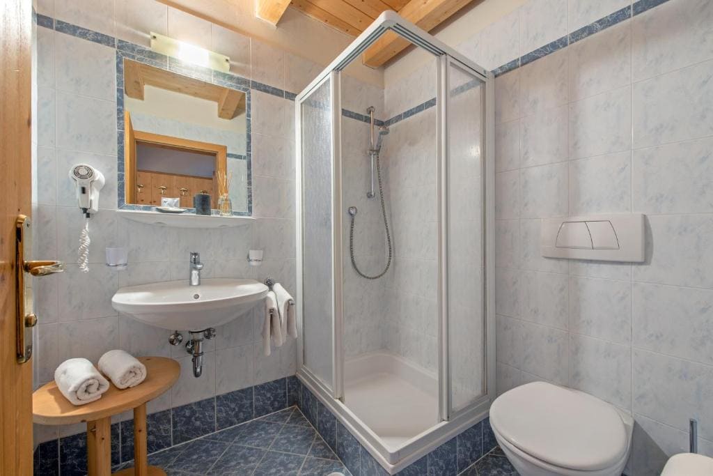 Double Room with Balcony room - Image 2
