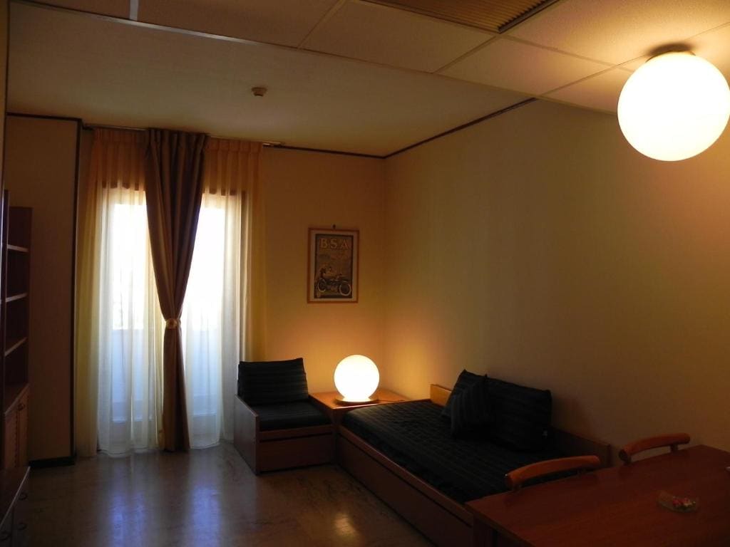 Large Double or Twin Room room - Image 2