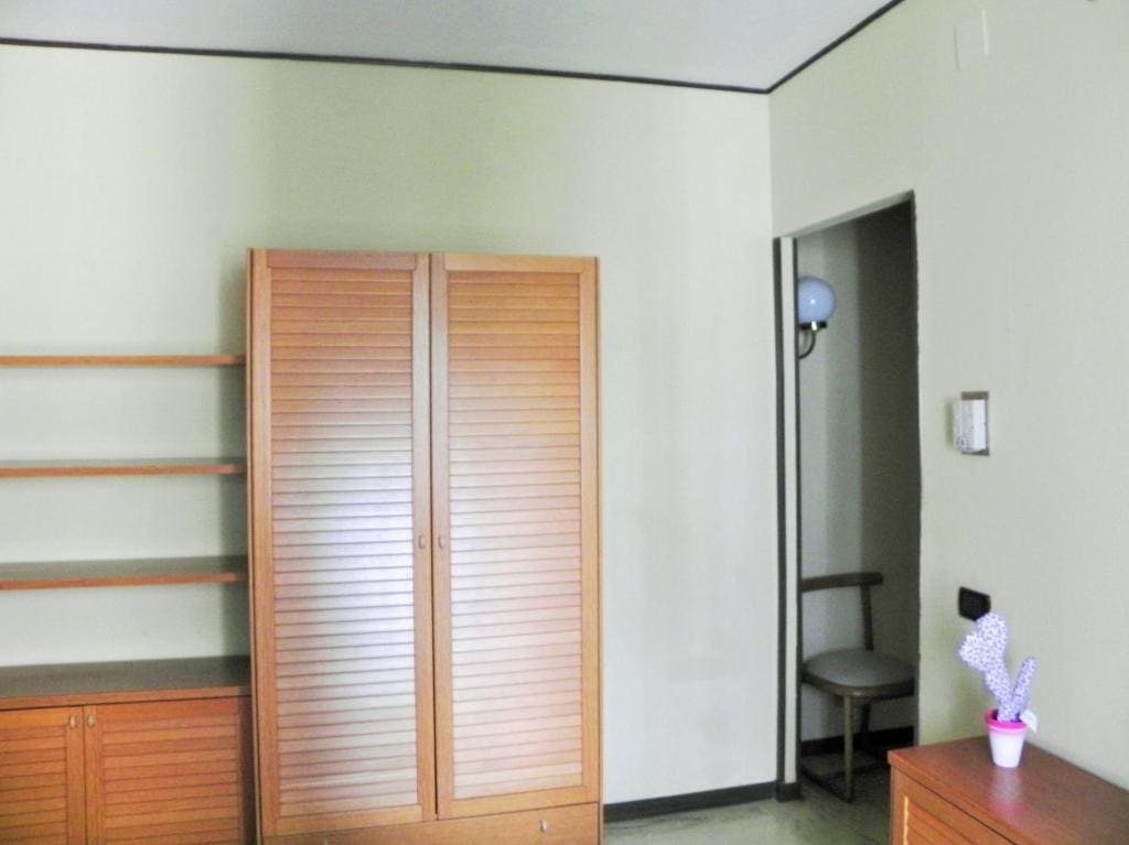 Large Double or Twin Room room - Image 3