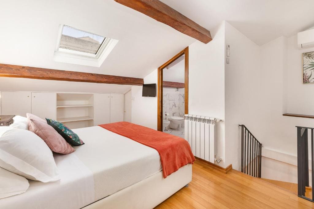Executive Suite room - Image 1