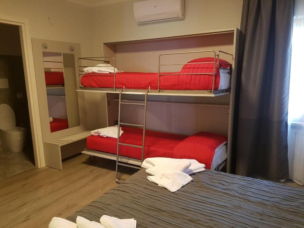 Quadruple Room with Private Bathroom room - Image 2