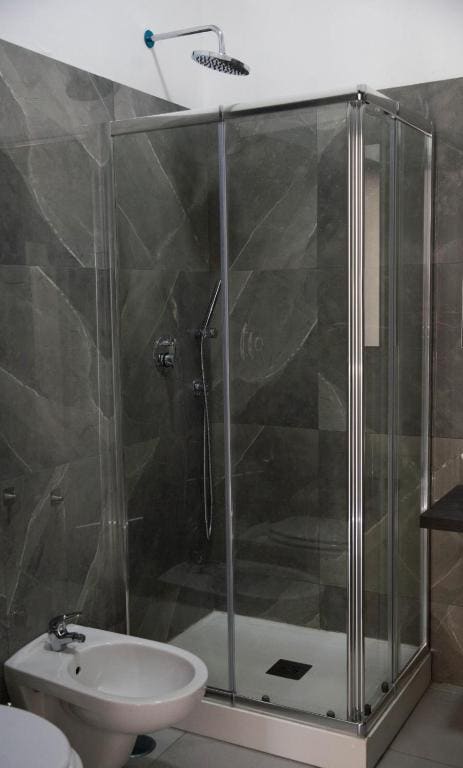 Double Room with Private Bathroom room - Image 2