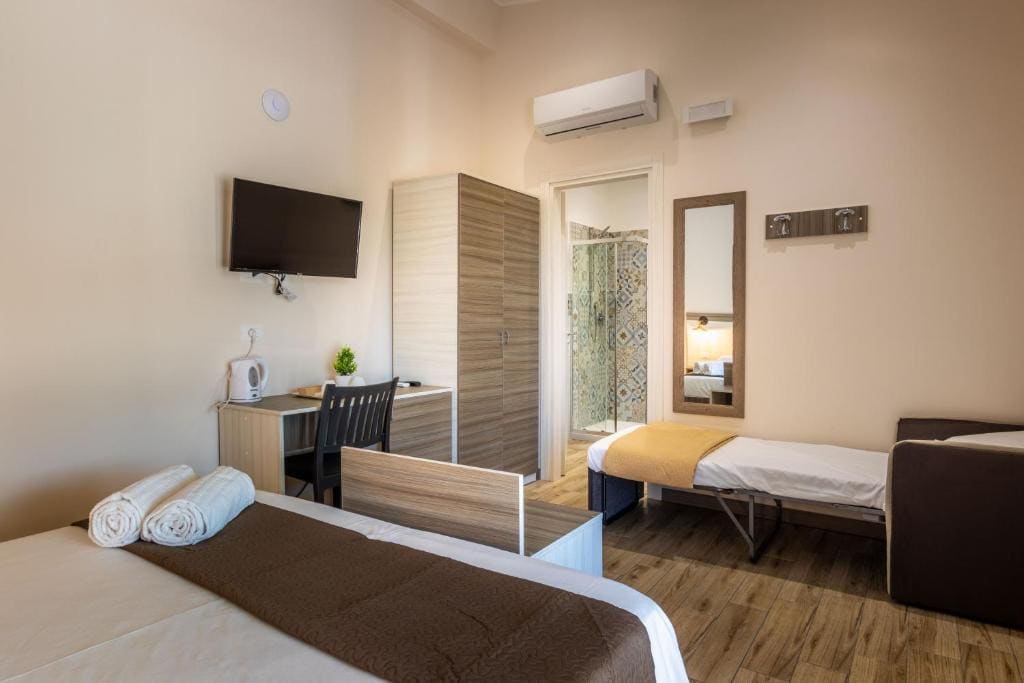 Comfort Triple Room room - Image 3