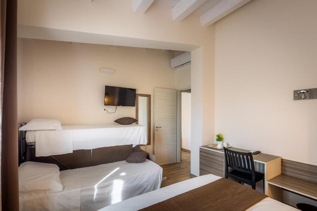Family Room room - Image 1