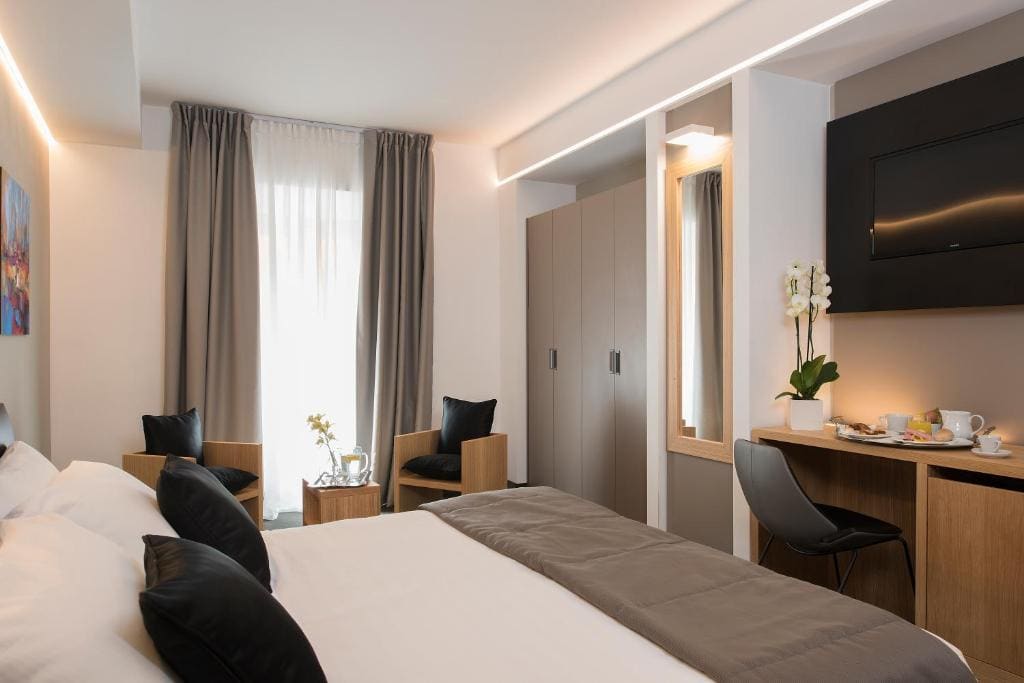 Deluxe Double or Twin Room room - Image 2
