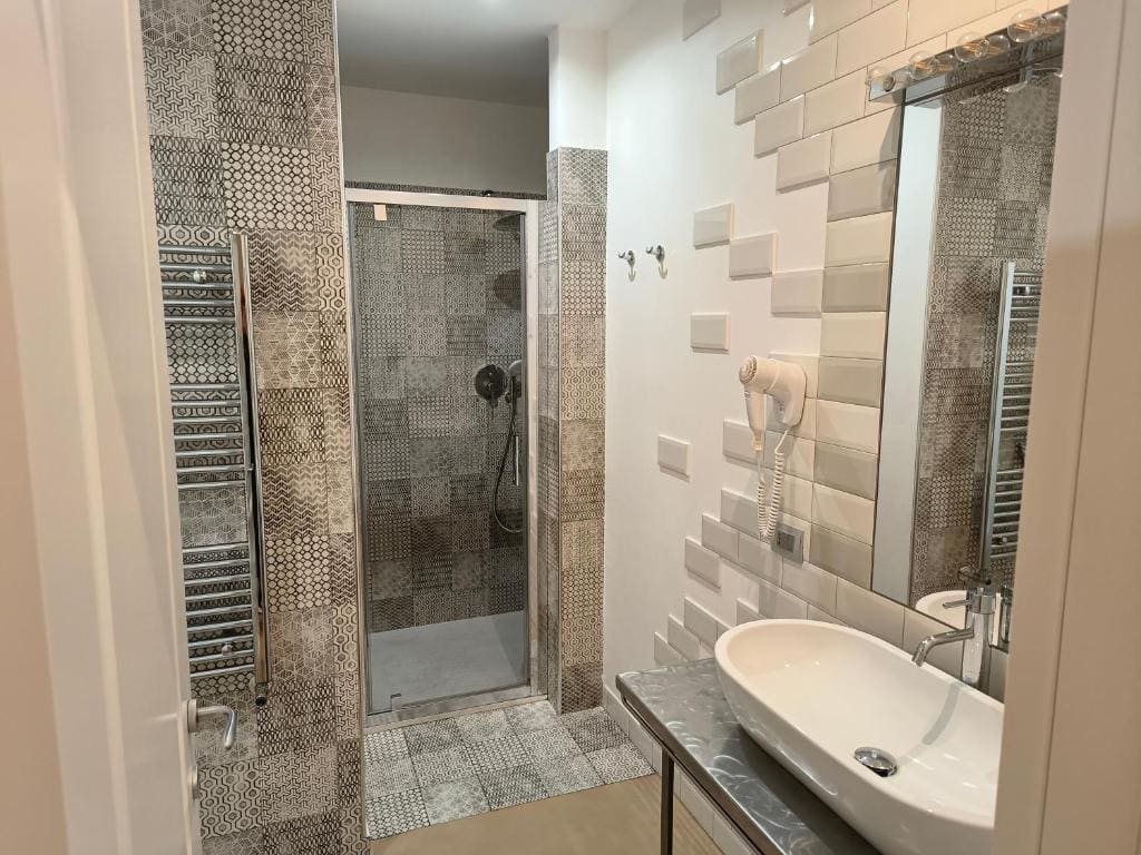 Luxury Triple Room room - Image 1