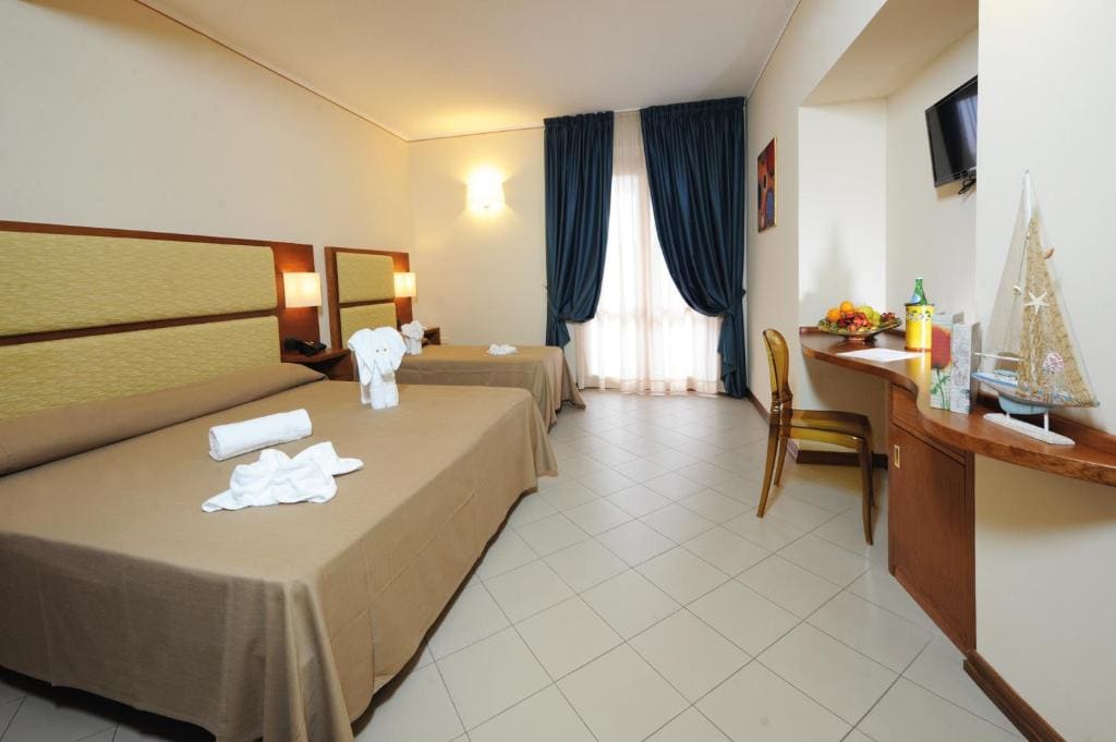 Comfort Triple Room room - Image 2