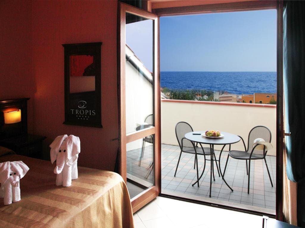 Double or Twin Room with Sea View room - Image 1