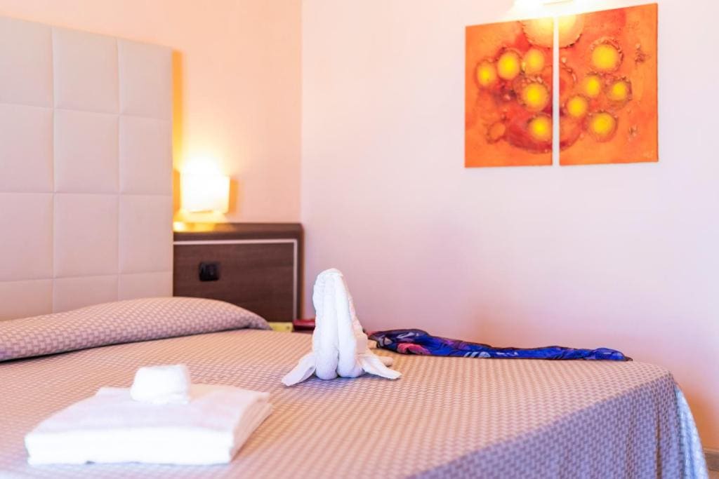Standard Double or Twin Room room - Image 2