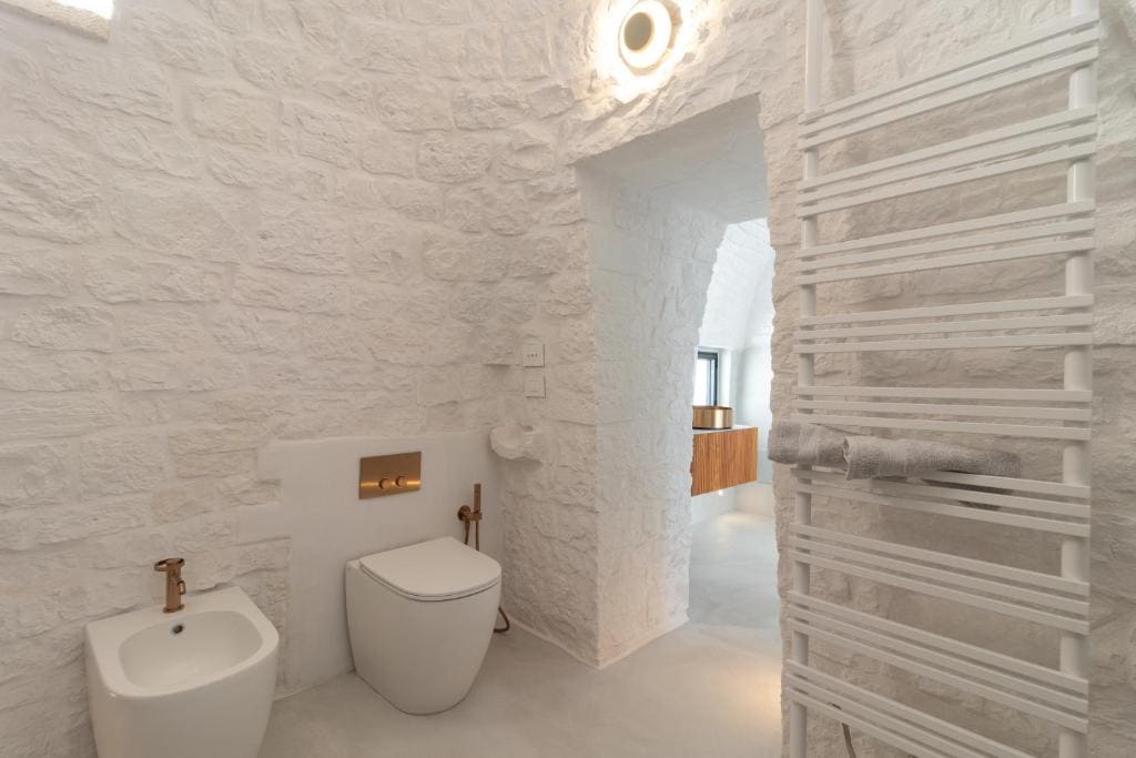 Deluxe Suite with Spa Bath room - Image 2