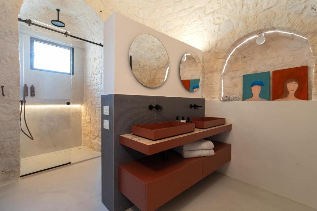 King Suite with Balcony room - Image 2