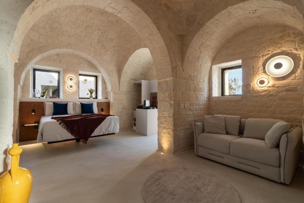 King Suite with Pool View room - Image 3