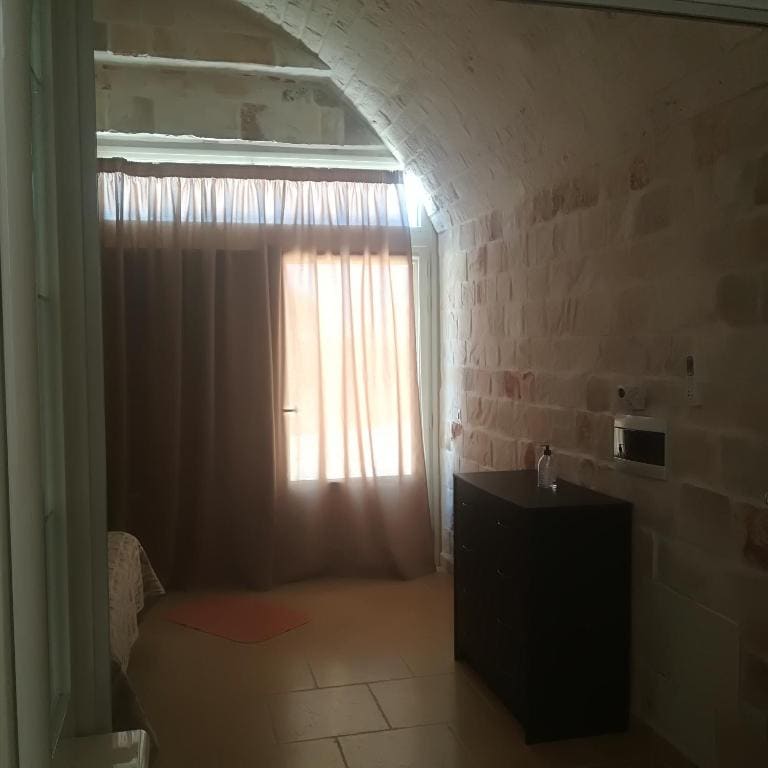 House with garden view room - Image 2