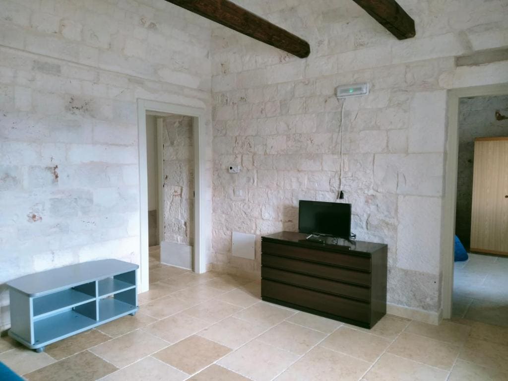 Manor House room - Image 3