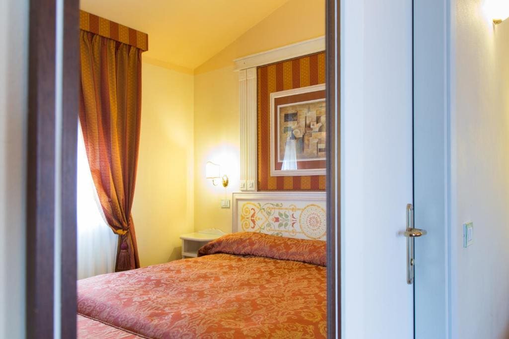 Classic Double Room room - Image 3