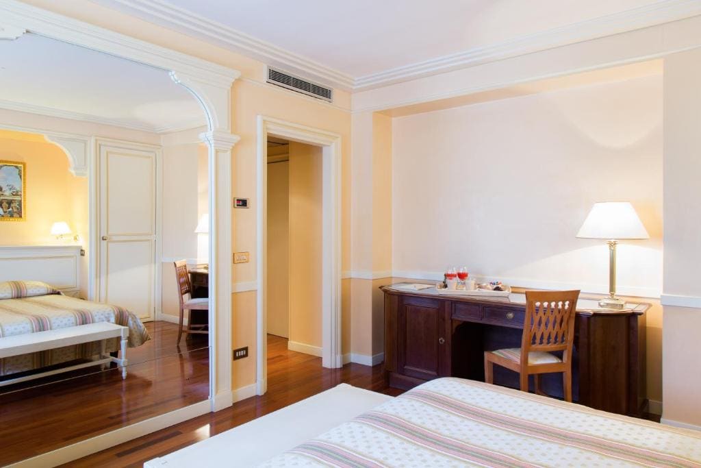 Deluxe Double Room room - Image 3