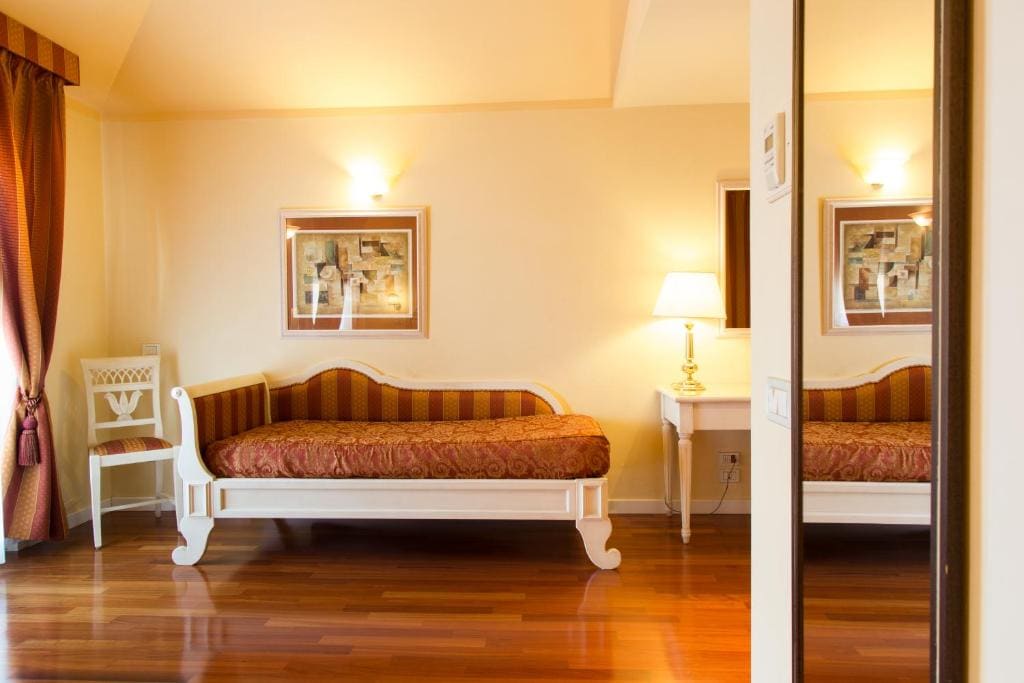 Superior Triple Room room - Image 3