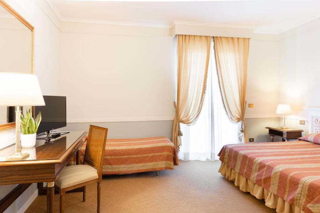 Superior Triple Room room - Image 1