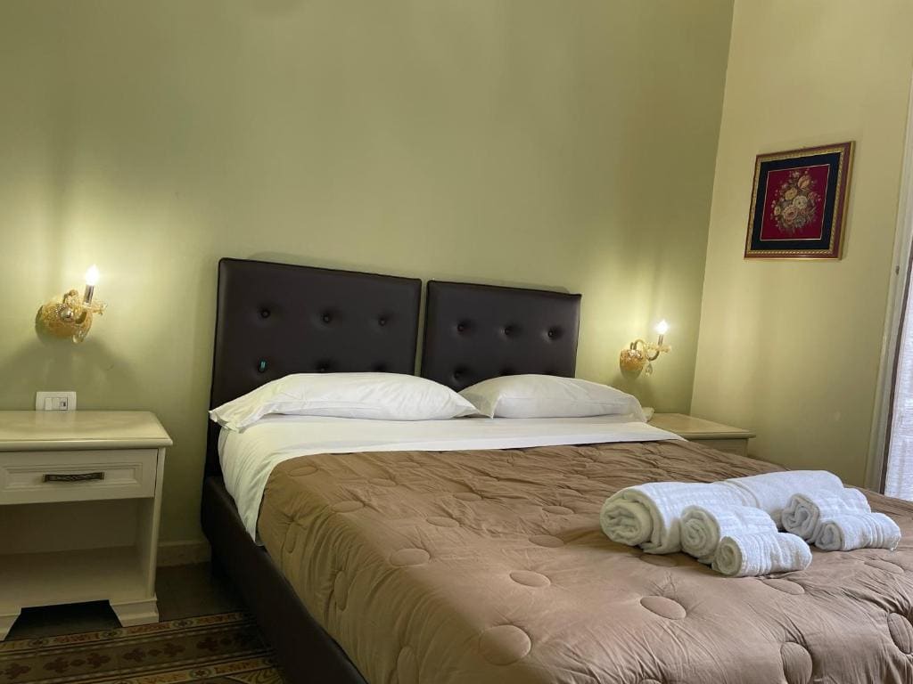 Standard Double or Twin Room room - Image 1