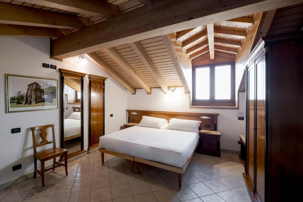 Comfort Quadruple Room room - Image 1