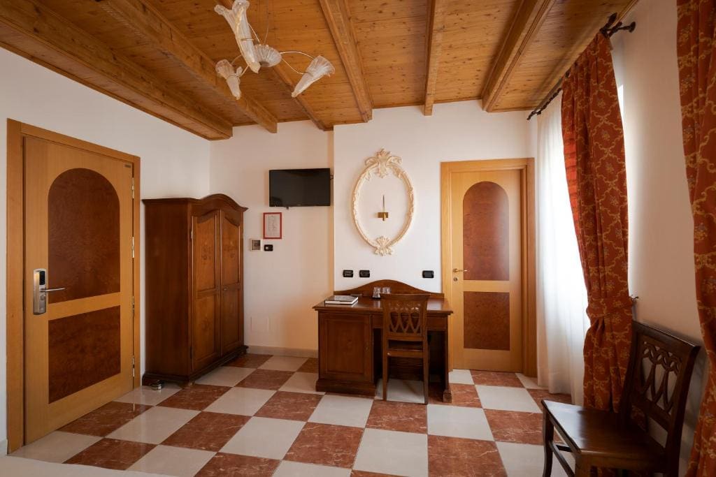 Standard Double or Twin Room room - Image 1