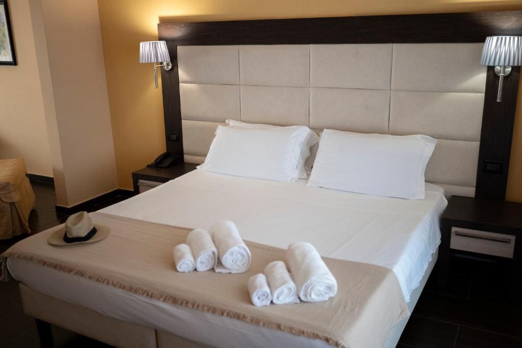 Deluxe Triple Room with Sea View room - Image 1