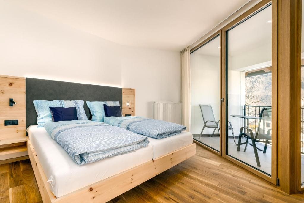 Two-Bedroom Deluxe Apartment with Garden View room - Image 3