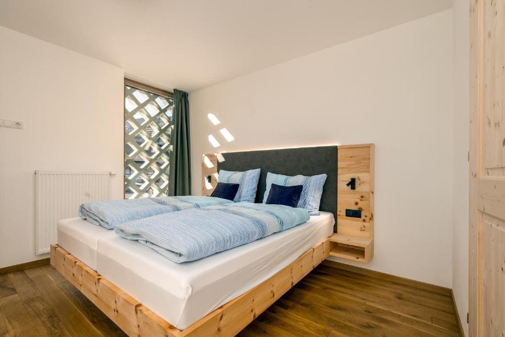Two-Bedroom Deluxe Apartment with Garden View room - Image 2