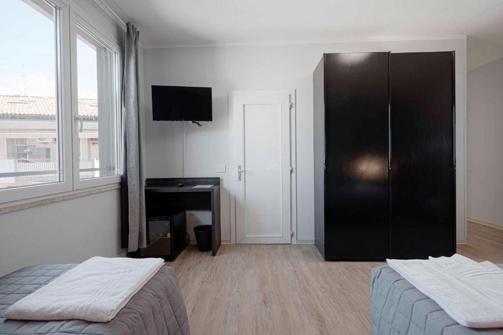 Standard Family Room room - Image 3