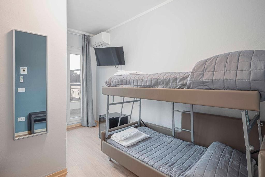 Standard Twin Room room - Image 2