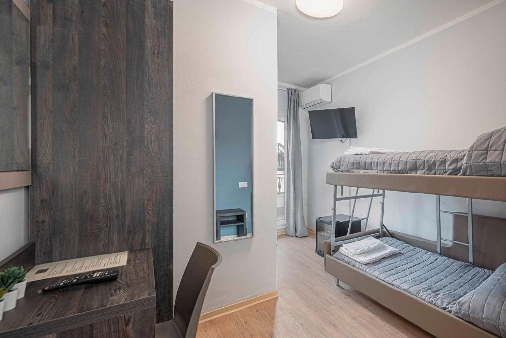 Standard Twin Room room - Image 1