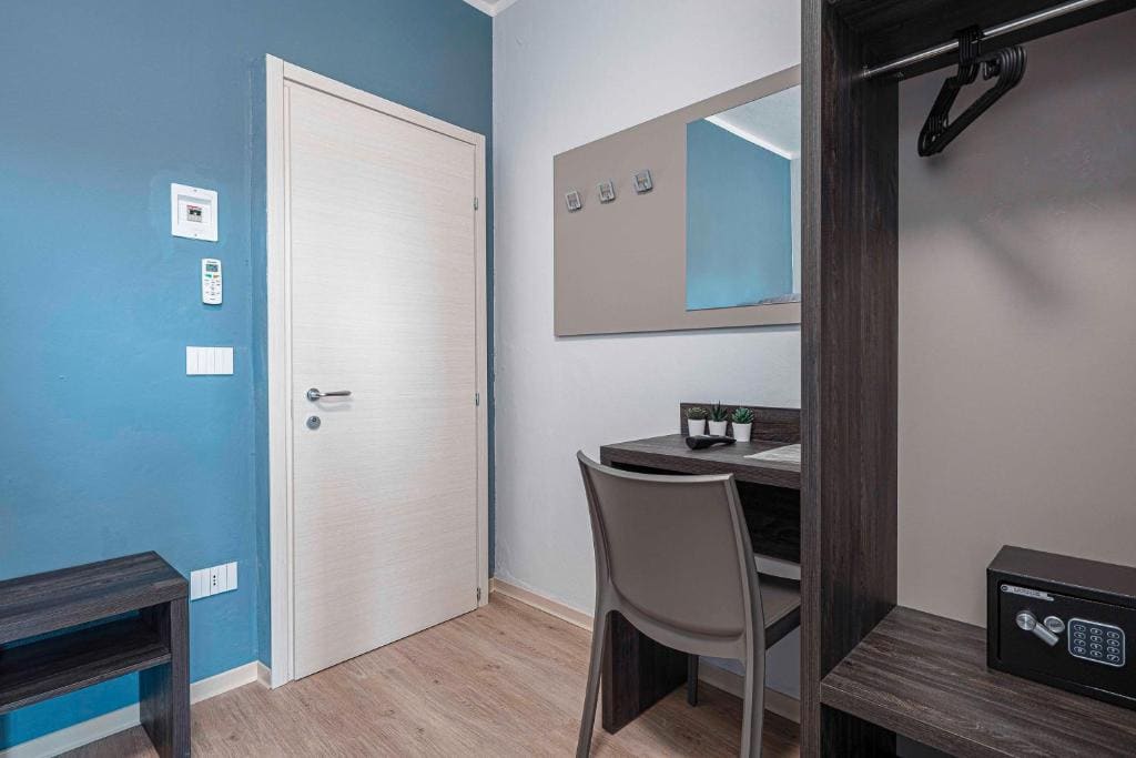 Standard Twin Room room - Image 3