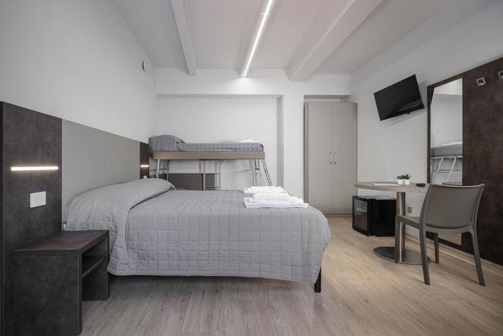 Apartment room - Image 1