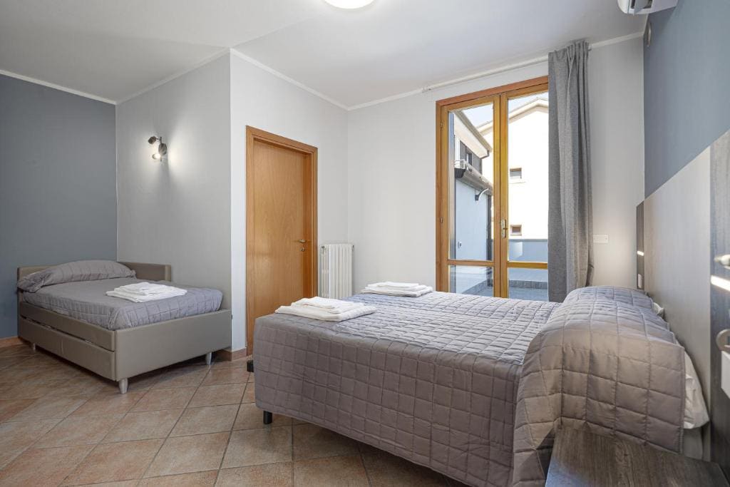 Standard Triple Room room - Image 3