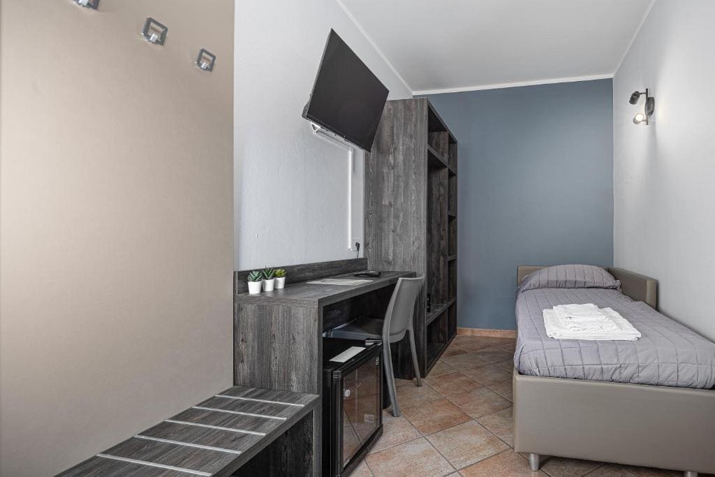 Standard Triple Room room - Image 1