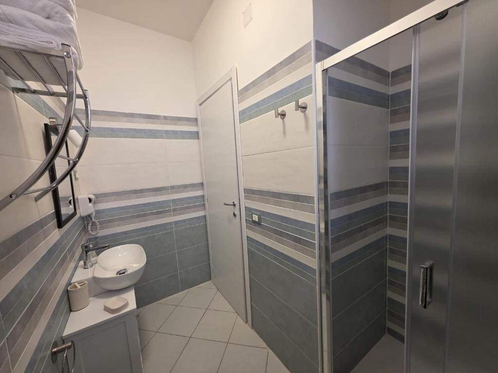 Double Room with Private Bathroom room - Image 3